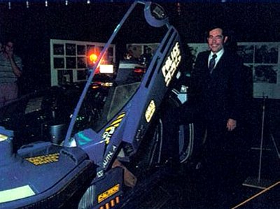 Syd Mead along side full size version of his creation in 1982
